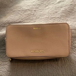 Michael Kors make up bag-NWOT